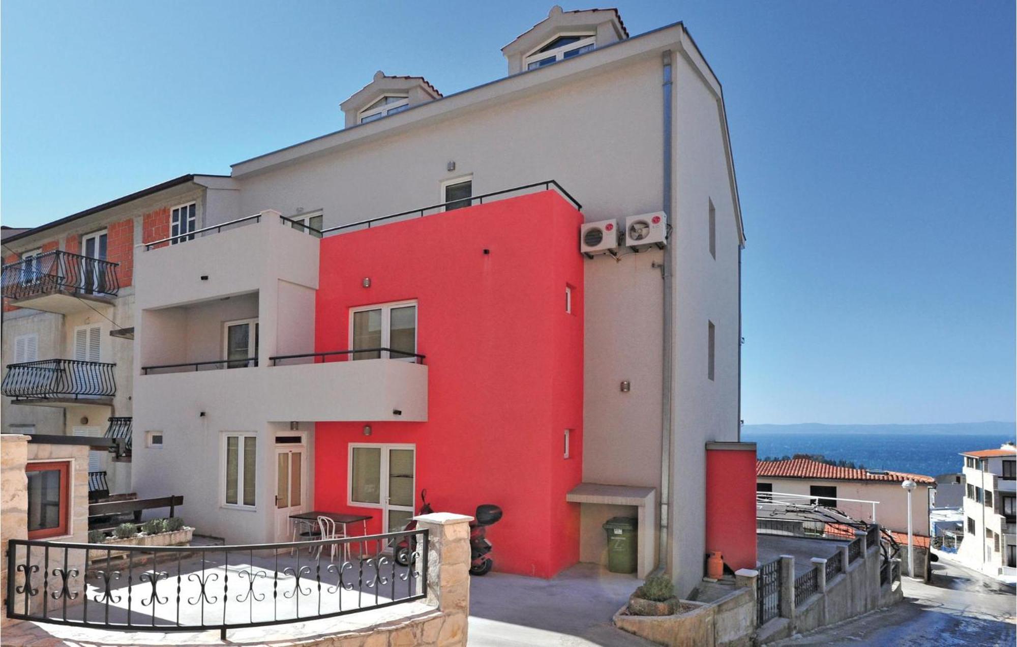 Lovely Apartment In Makarska With Kitchenette Zewnętrze zdjęcie