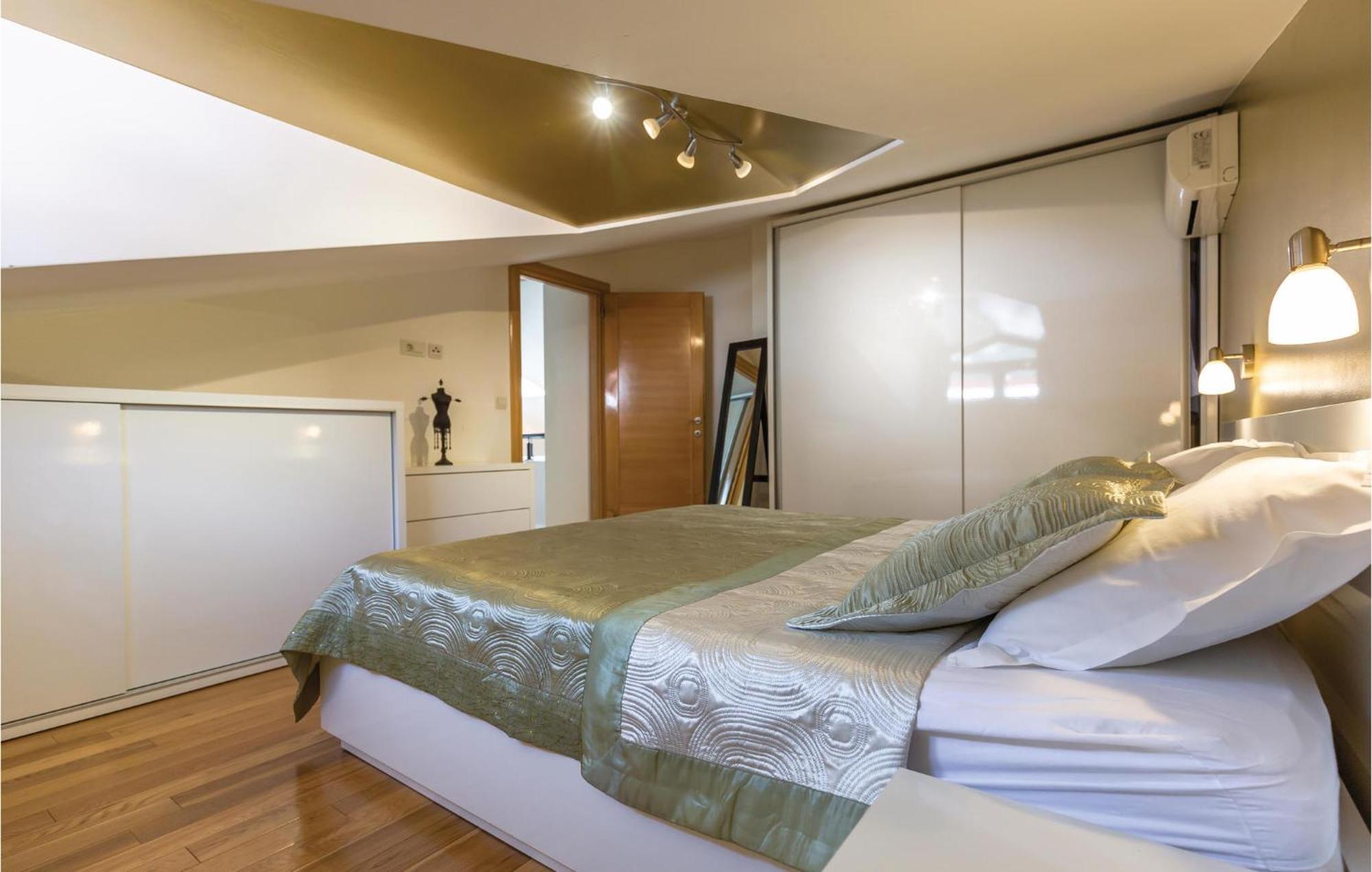 Lovely Apartment In Makarska With Kitchenette Zewnętrze zdjęcie
