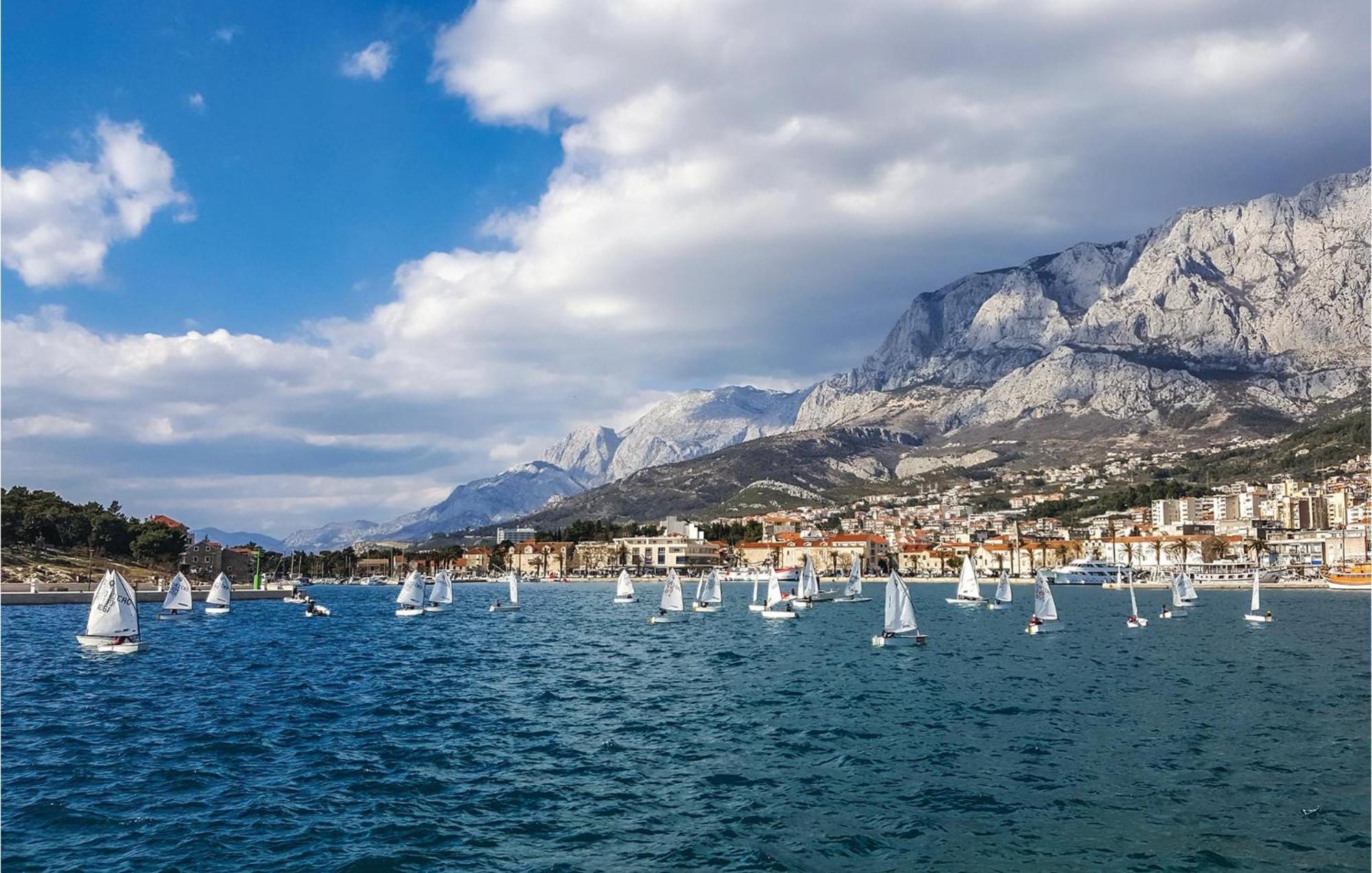Lovely Apartment In Makarska With Kitchenette Zewnętrze zdjęcie