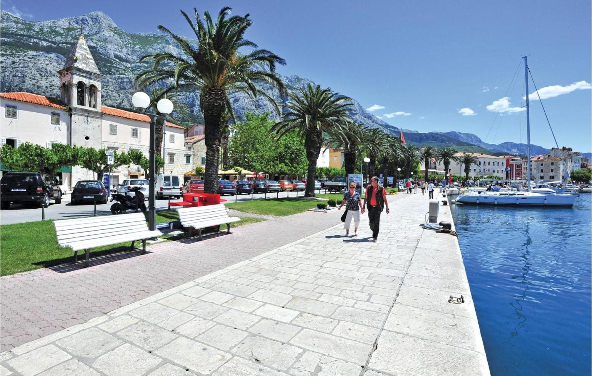Lovely Apartment In Makarska With Kitchenette Zewnętrze zdjęcie