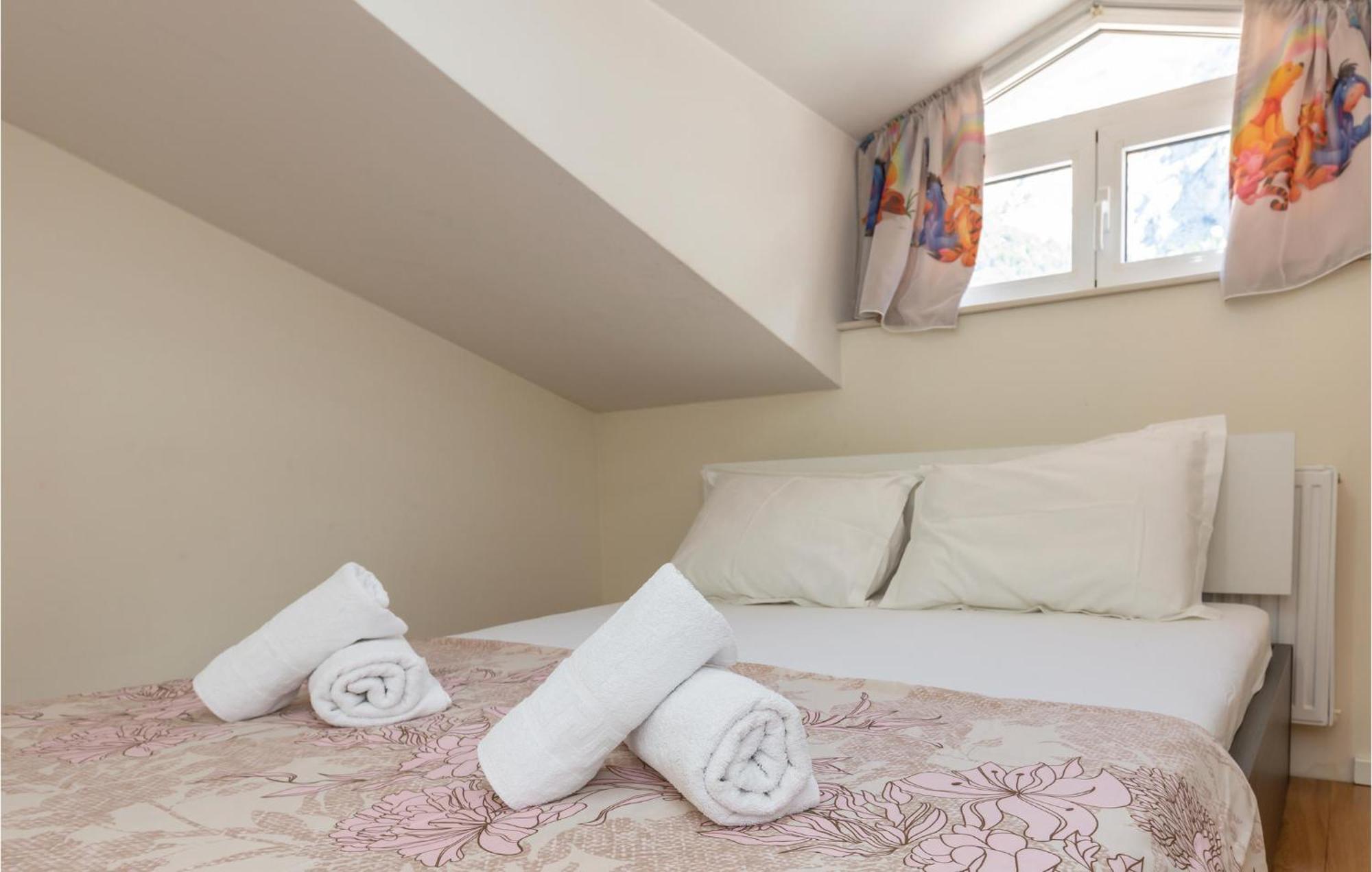Lovely Apartment In Makarska With Kitchenette Zewnętrze zdjęcie