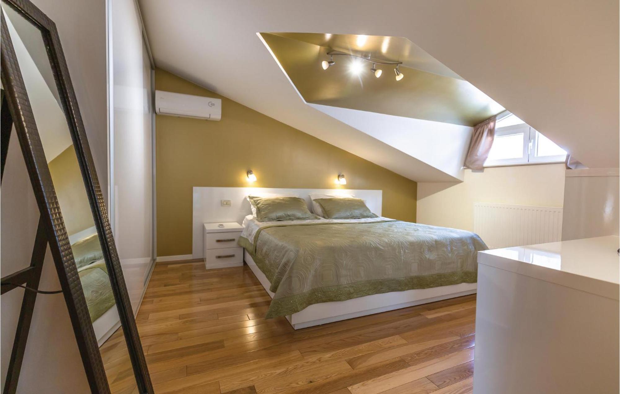 Lovely Apartment In Makarska With Kitchenette Zewnętrze zdjęcie