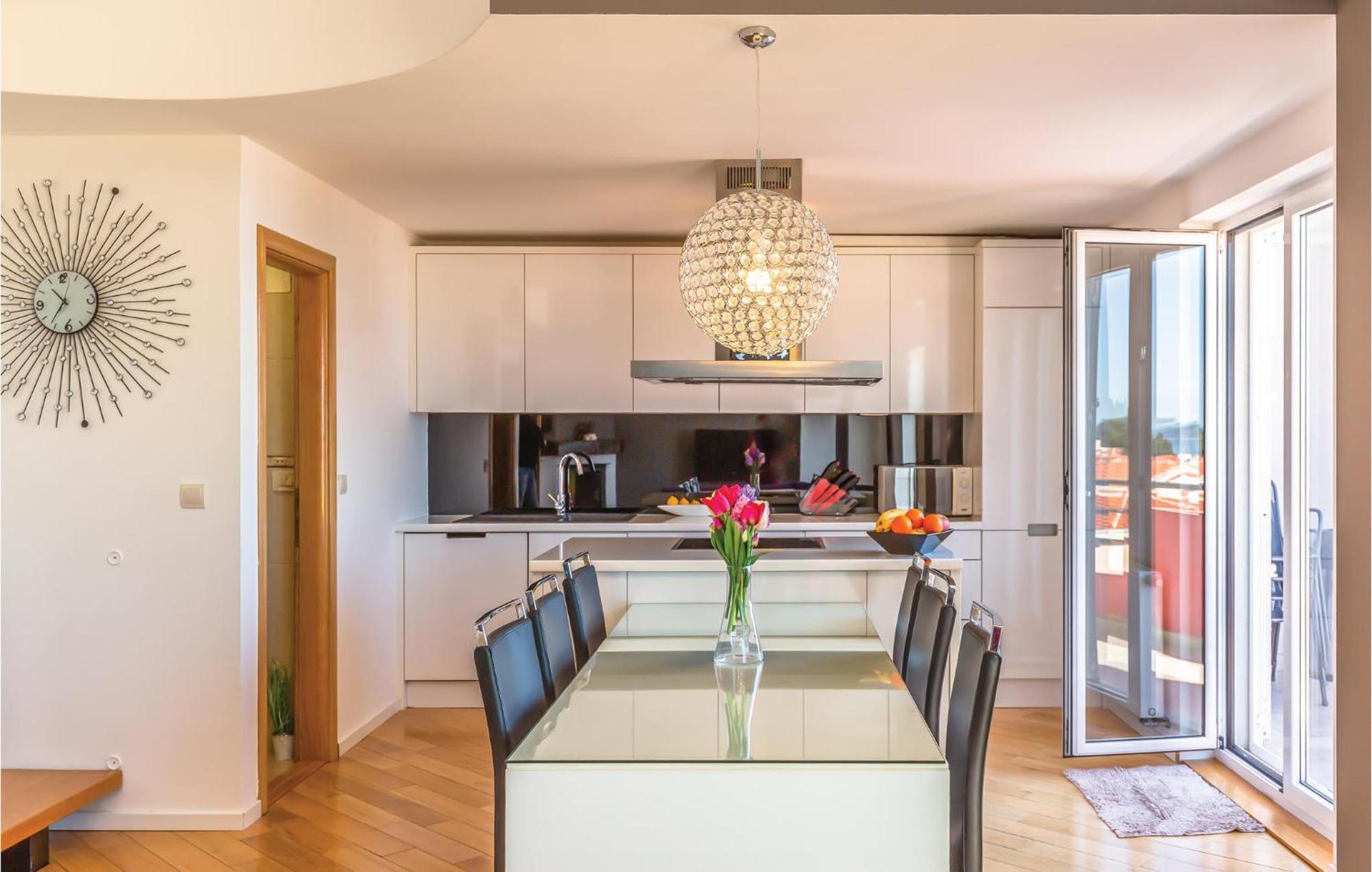 Lovely Apartment In Makarska With Kitchenette Zewnętrze zdjęcie