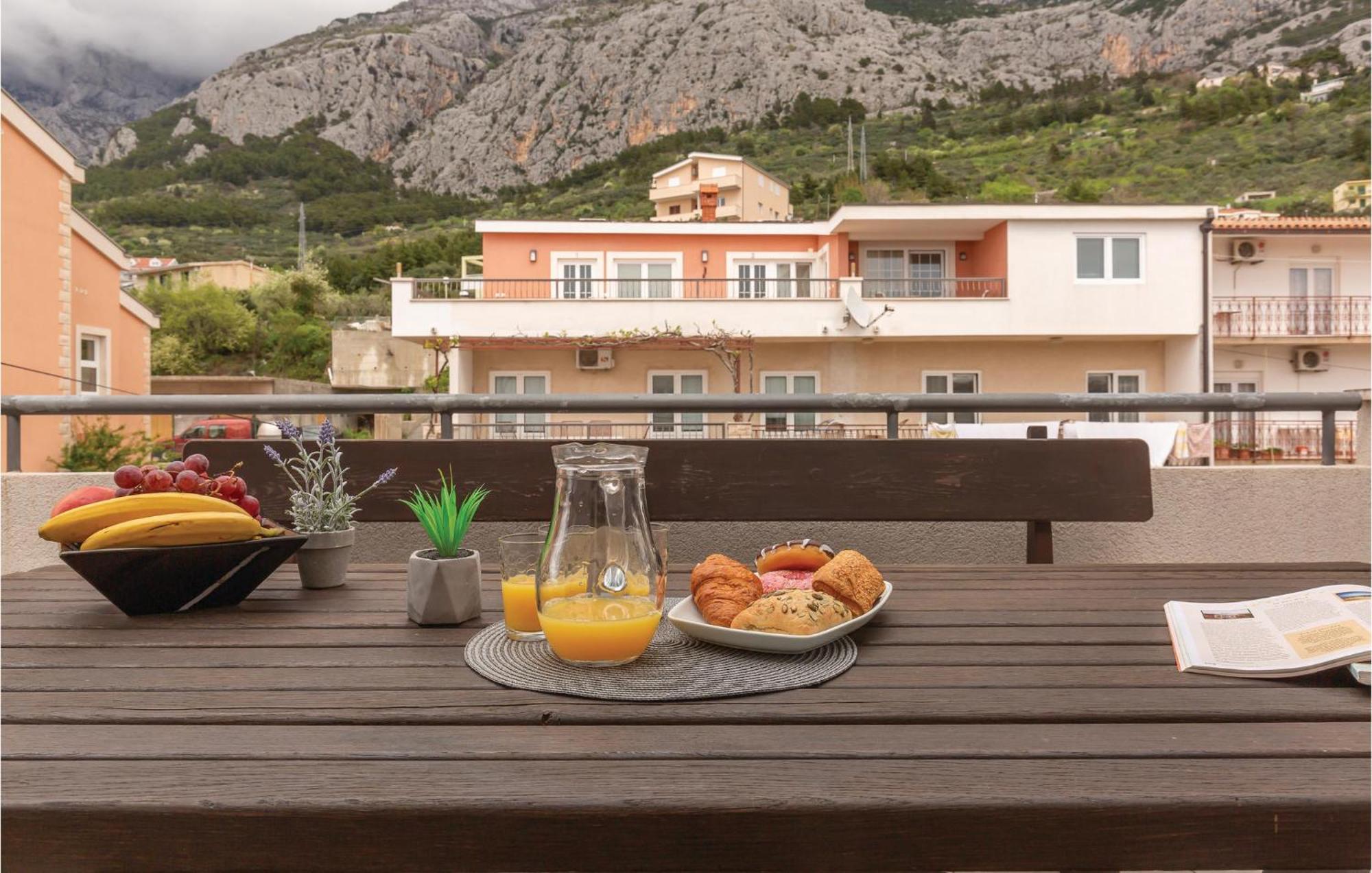 Lovely Apartment In Makarska With Kitchenette Zewnętrze zdjęcie